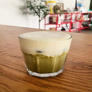 Salted Kuromitsu Hojicha Latte